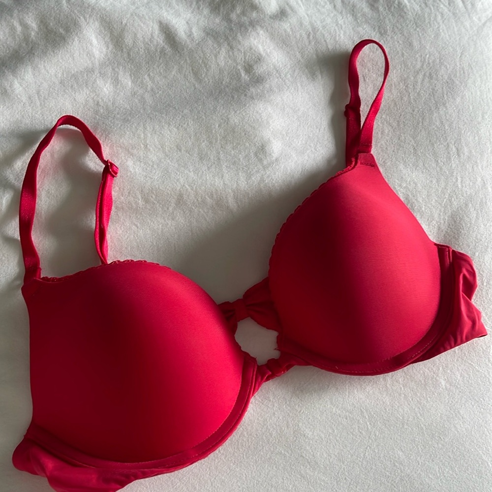 Red Lacey detail push up bra
